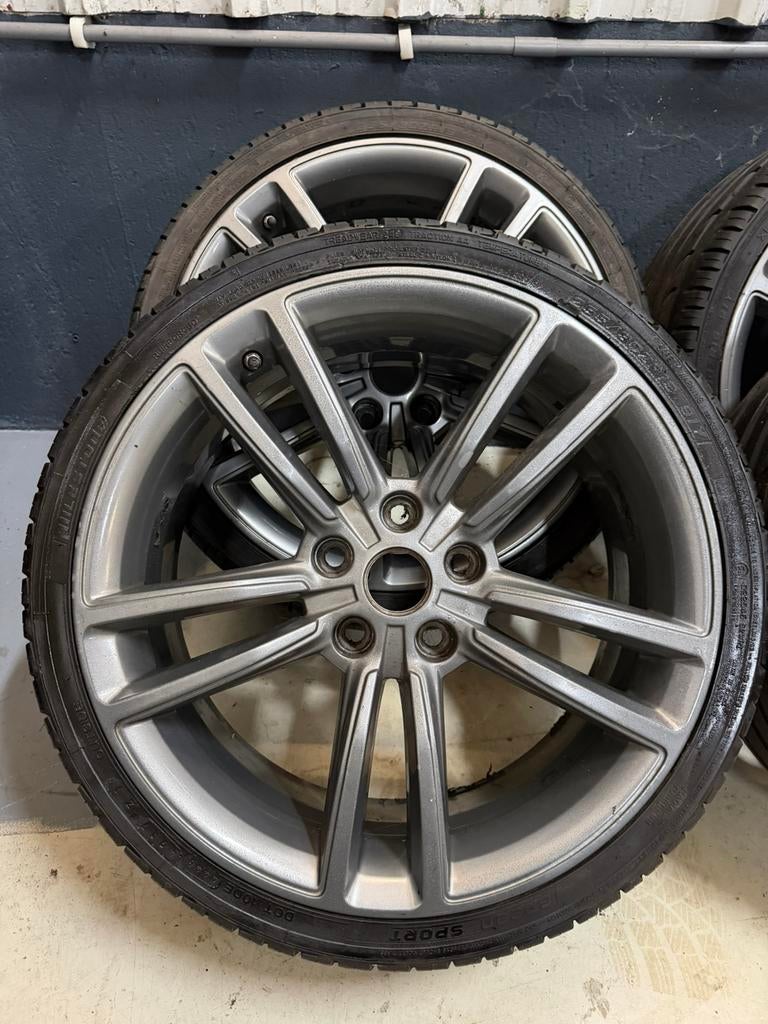 Originele Tesla S 19” Velgen met banden 255 30 19, Auto-onderdelen, Banden en Velgen, 18 inch, Velg(en), 235 mm, Winterbanden