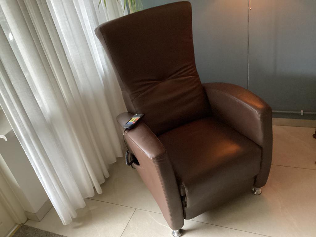 Zeer luxe leren fitform sta op stoel met verwarmi 5 moteren, Ophalen of Verzenden, Zo goed als nieuw