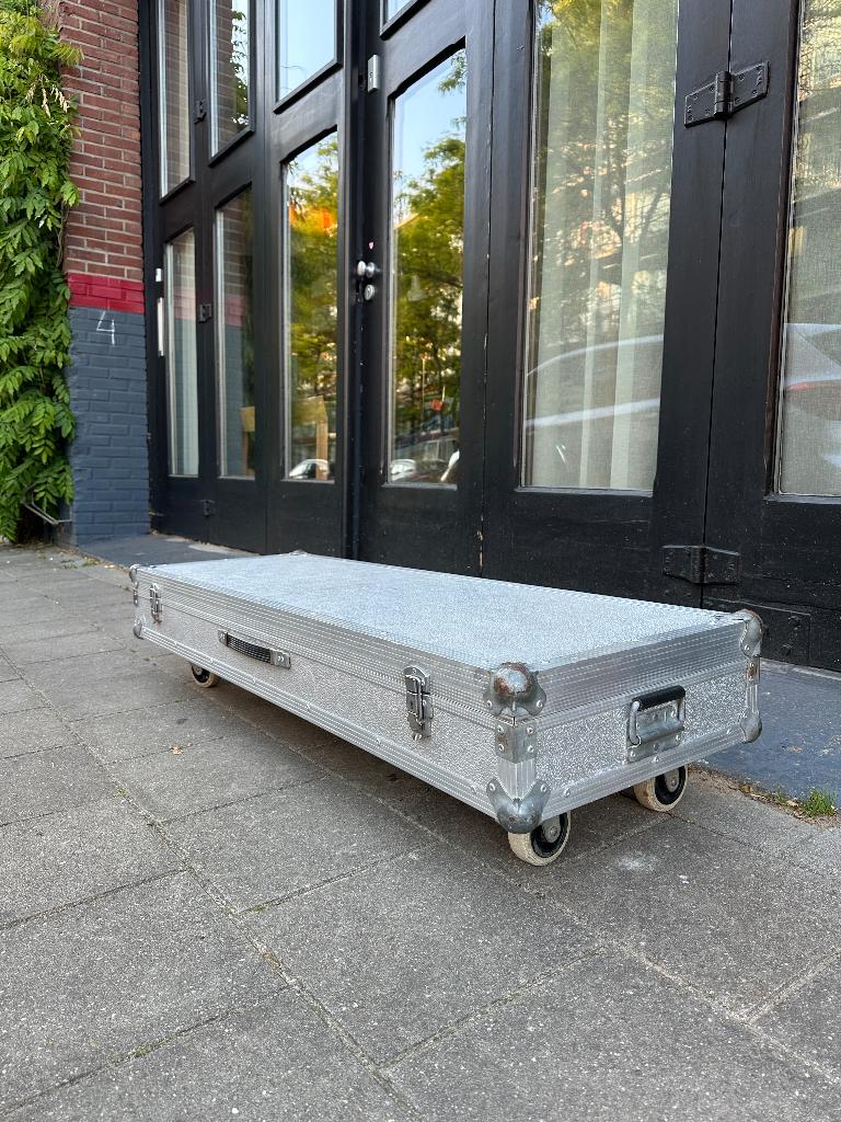 SALE: vintage flightcase, salontafel, aluminium en op wielen, Ophalen, Minder dan 50 cm, Gebruikt, 100 tot 150 cm