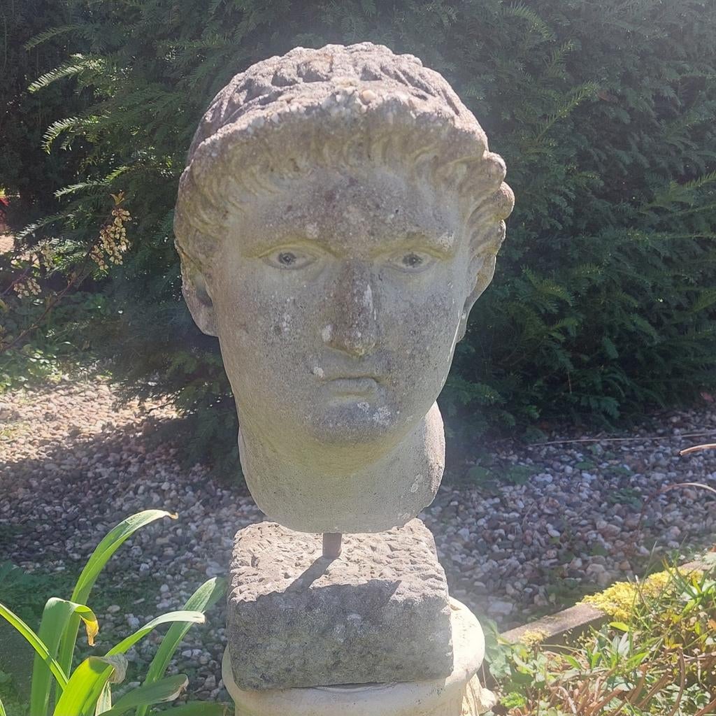 Betonnen tuinbeeld + sokkel, Ophalen