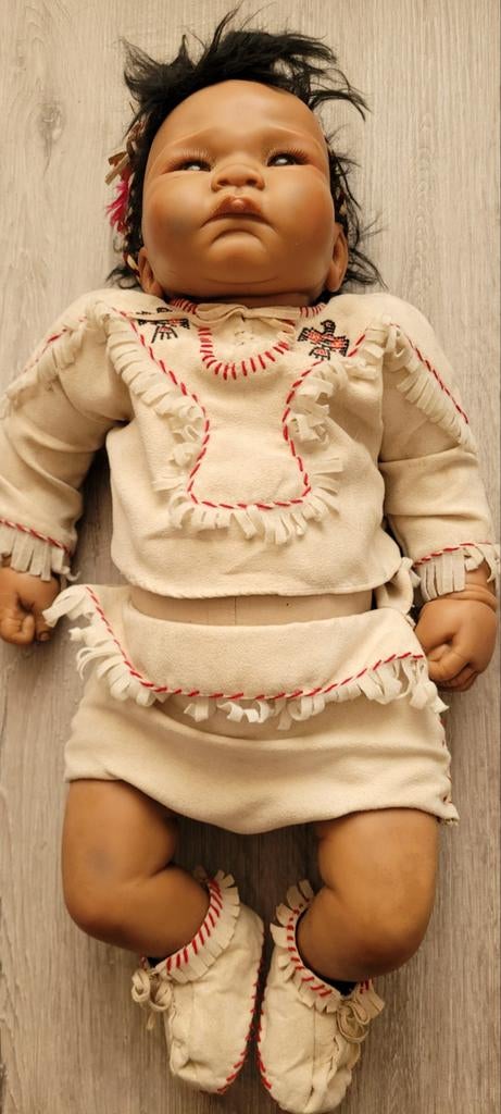 Baby Raven Wing" pop uit de Ashton-Drake Galleries. 50 cm, Verzamelen, Ophalen of Verzenden, Gebruikt, Pop