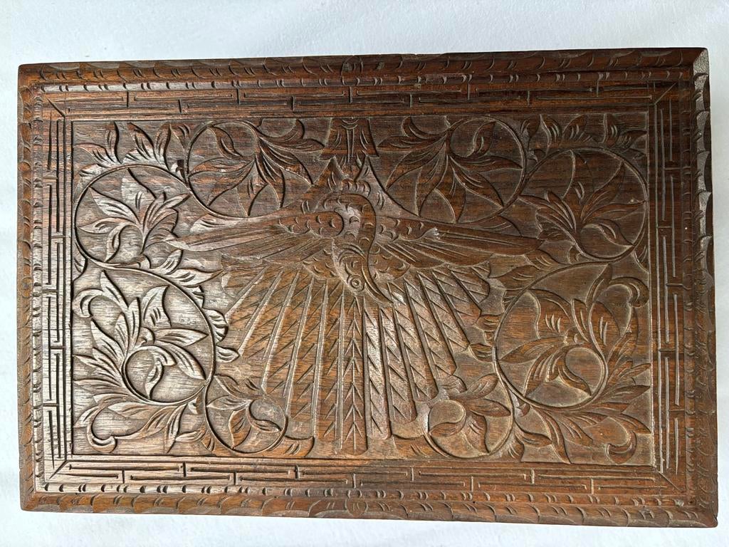 Antieke gesneden houten doos met pauw motief, Ophalen