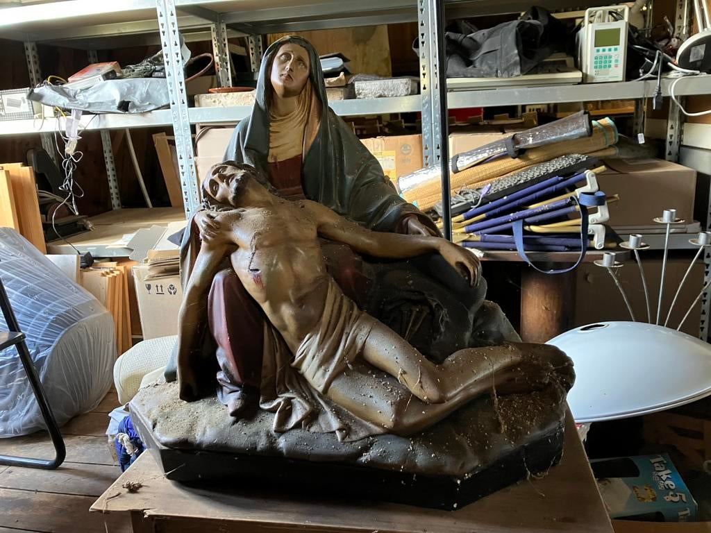 Oude Pieta van gips, Ophalen