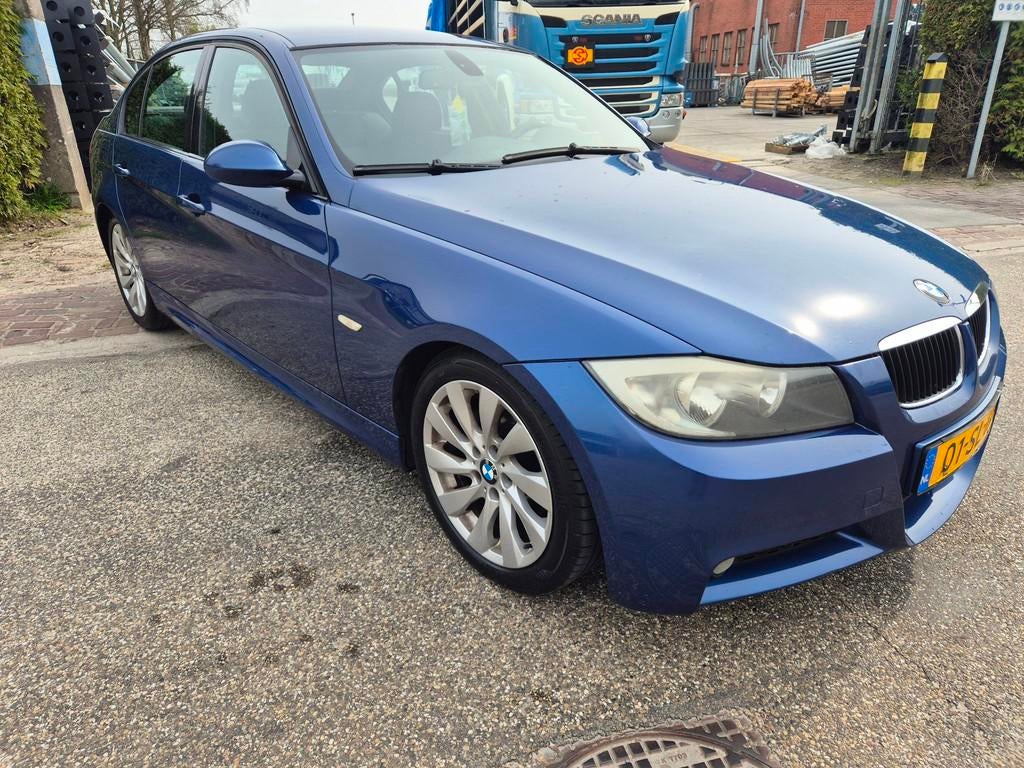 BMW 3-serie 318i High Executive m-pakket,sportinterieur, Achterwielaandrijving, Zwart, 4 cilinders, 129 pk