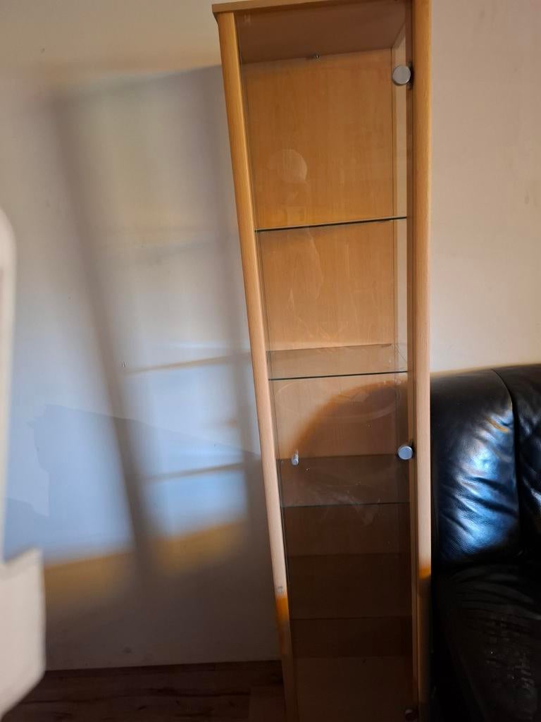 Vitrinekast, Ophalen