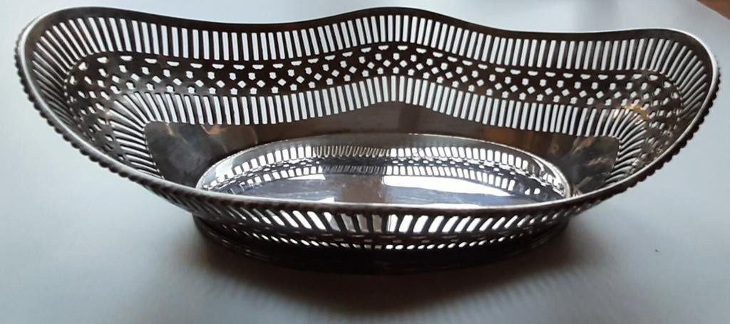 Grote verzilverde broodmand. Schoonhoven., Ophalen of Verzenden