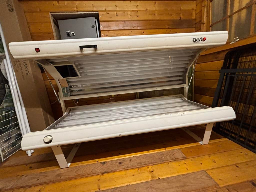 Gratis zonnebank, Ophalen, Gebruikt, Zonnebank dubbelzijdig, 15 lampen of meer