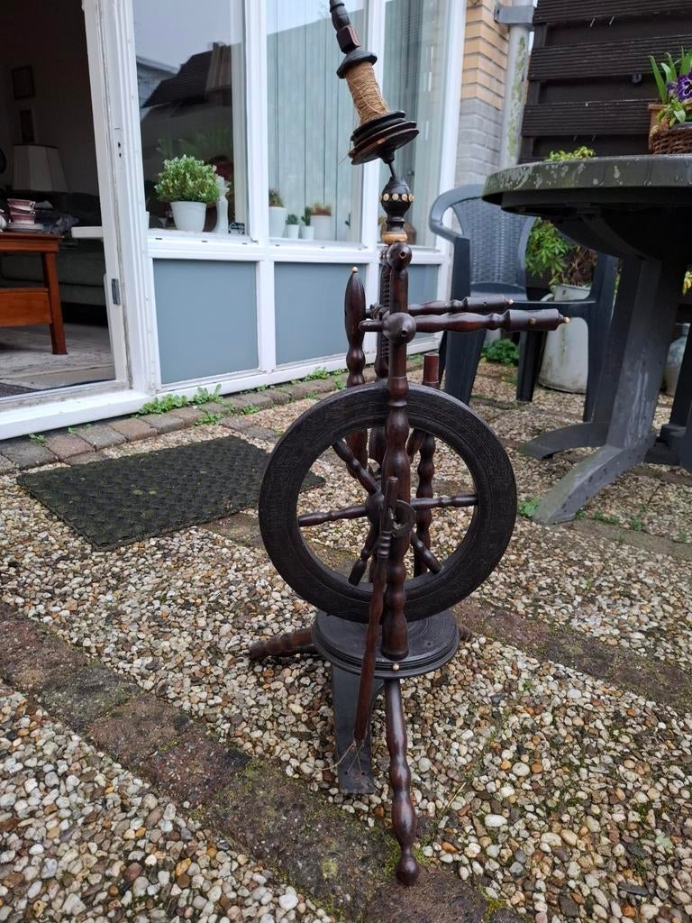 Antiek spinnewiel - niet helemaal compleet, Ophalen