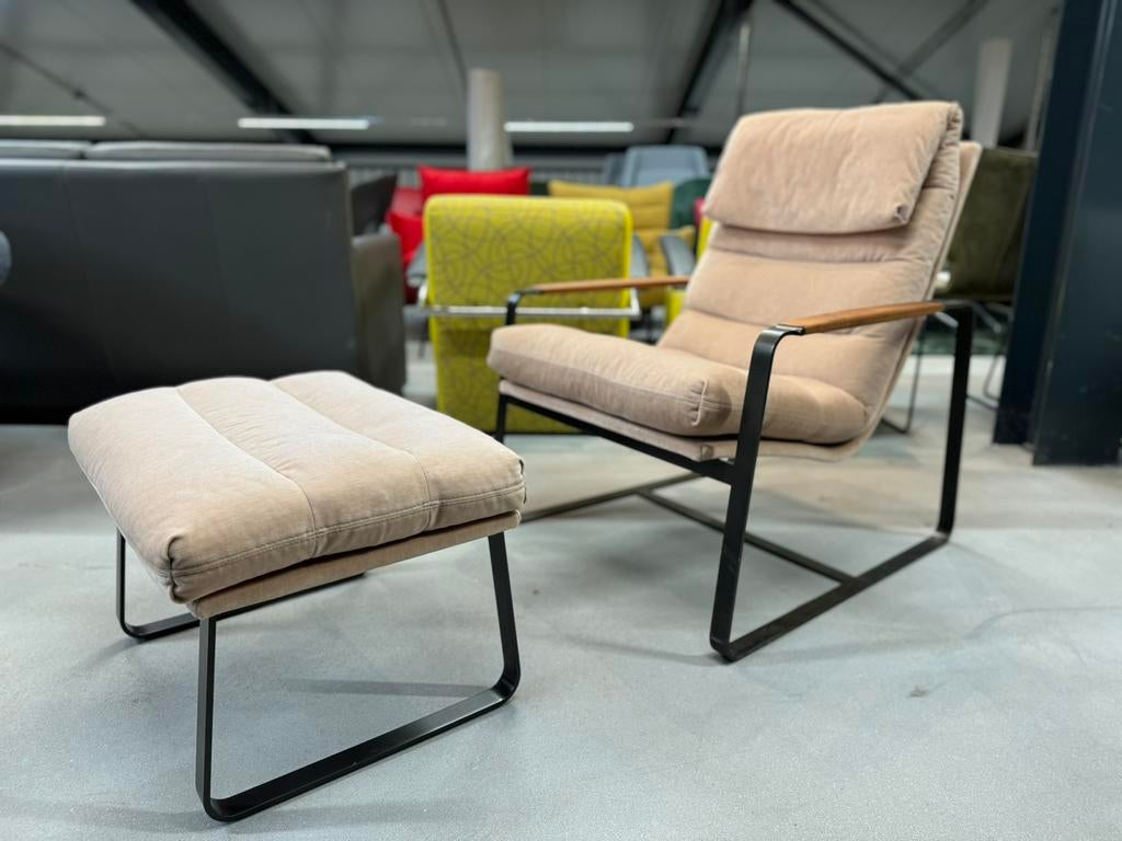 Als nieuw Leolux Fauteuil Met Poef Lucir stof Design stoel, Leolux, 75 tot 100 cm, Ophalen of Verzenden, Zo goed als nieuw