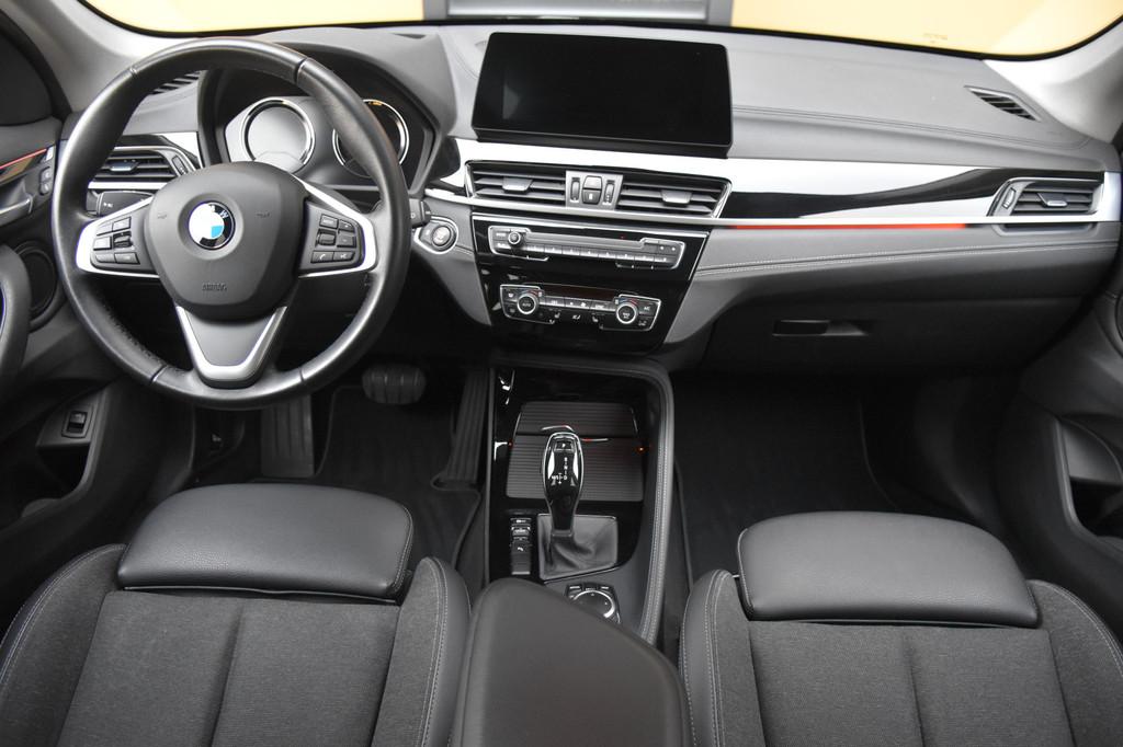 BMW X1 sDrive20i * Sportstoelen * Trekhaak * Sportline * LED, 1998 cc, Stof, Met garantie (alle), LED verlichting