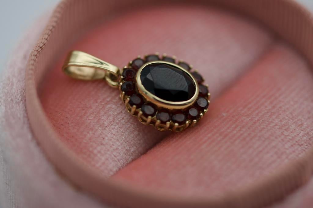 Vintage 14 karaat granaat, Ophalen of Verzenden, Zo goed als nieuw, Nvt, Met edelsteen