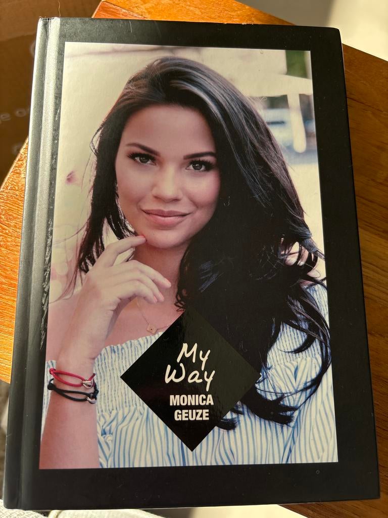 My Way - Monica Geuze (Boek), Boeken, Ophalen of Verzenden, Gelezen, Film, Tv en Media