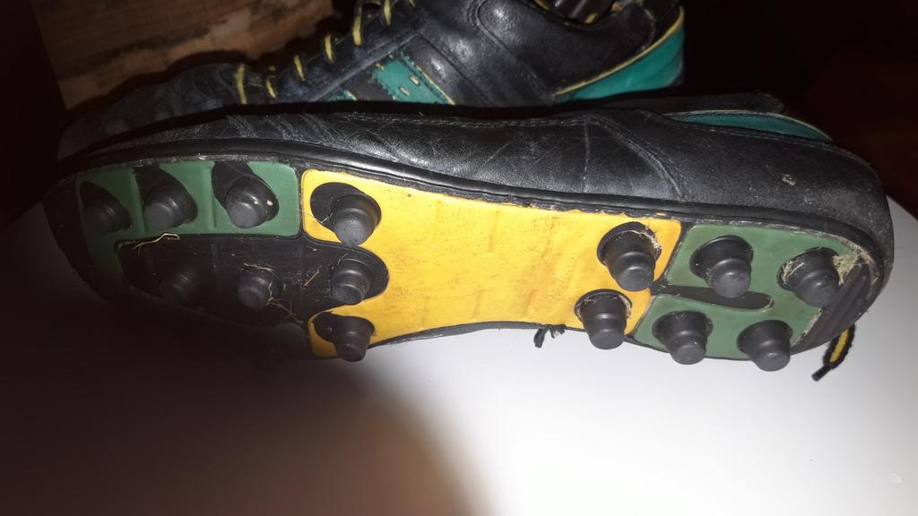 Quick voetbalschoenen jaren 90, Verzamelen, Sportartikelen en Voetbal, Ophalen of Verzenden, Buitenlandse clubs