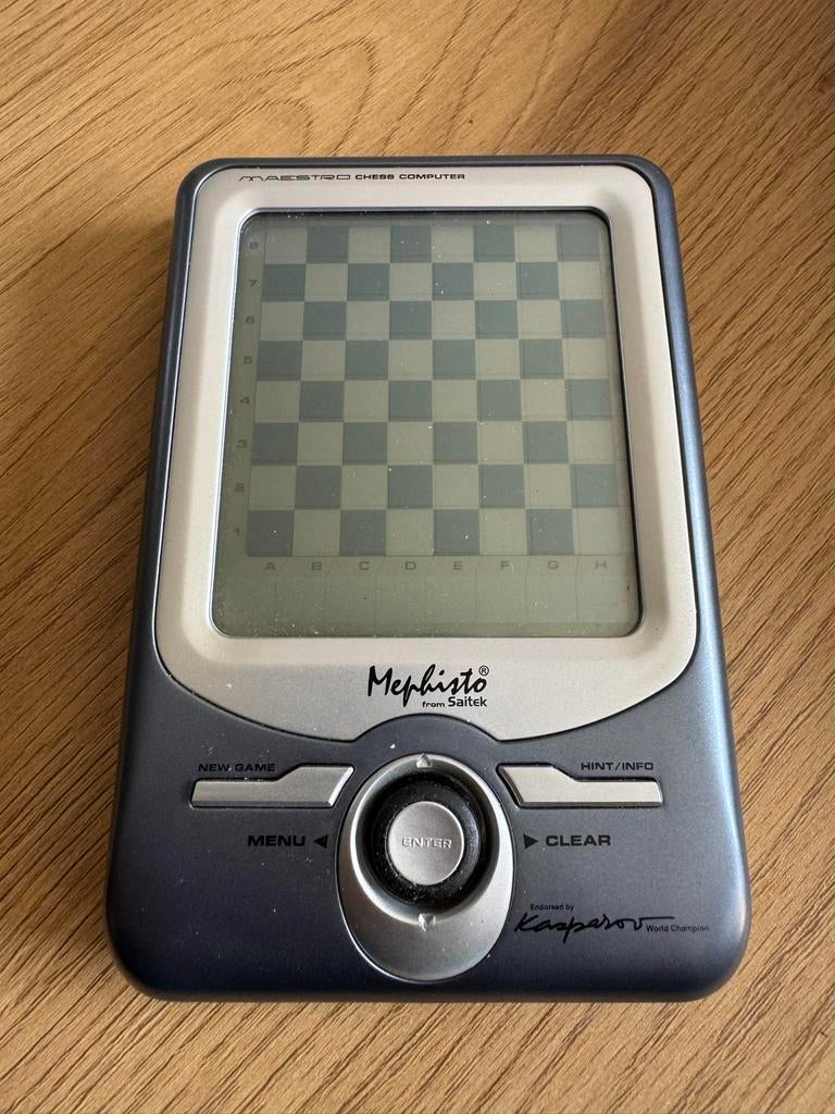 Saitek Mephisto Maestro Schaakcomputer met hoes, Ophalen of Verzenden, Gebruikt, Schaken