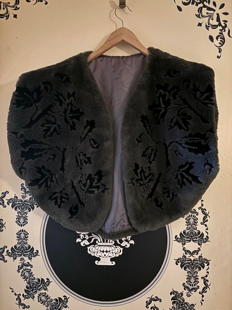 Grijze Cape met Bloemmotief - Onesize, Maat 38/40 (M), Nieuw, Ophalen of Verzenden, Onbekend