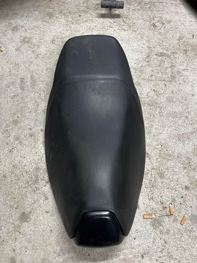 Peugeot Speedfight Buddyseat, Fietsen en Brommers, Brommeronderdelen | Scooters, Ophalen of Verzenden, Gebruikt, Zadel, Peugeot