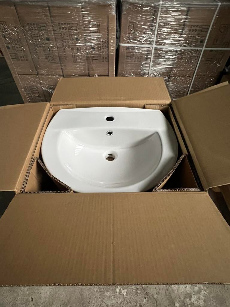 wastafel partij kwaliteit 41 stuks Nieuw in doos zie foto’s!, Ophalen, Nieuw, 50 tot 100 cm, Minder dan 100 cm