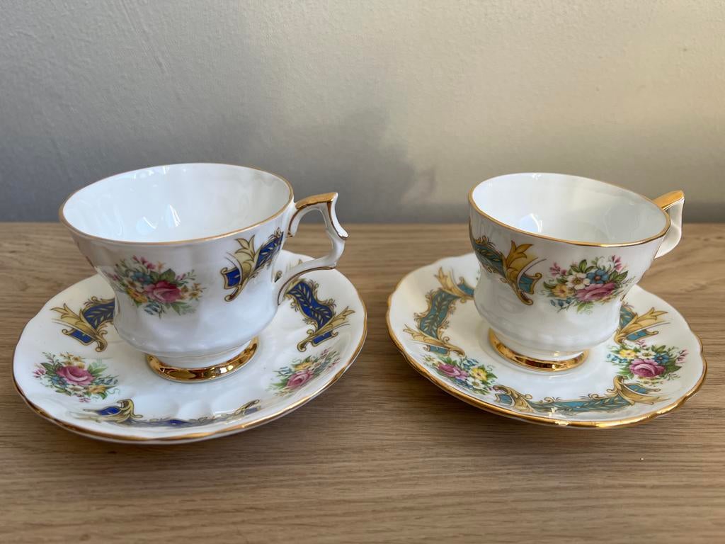 Royal Windsor ☕️☕️ kop en schotel (2x), Verzamelen, Porselein, Kristal en Bestek, Zo goed als nieuw, Kop en/of schotel, Porselein