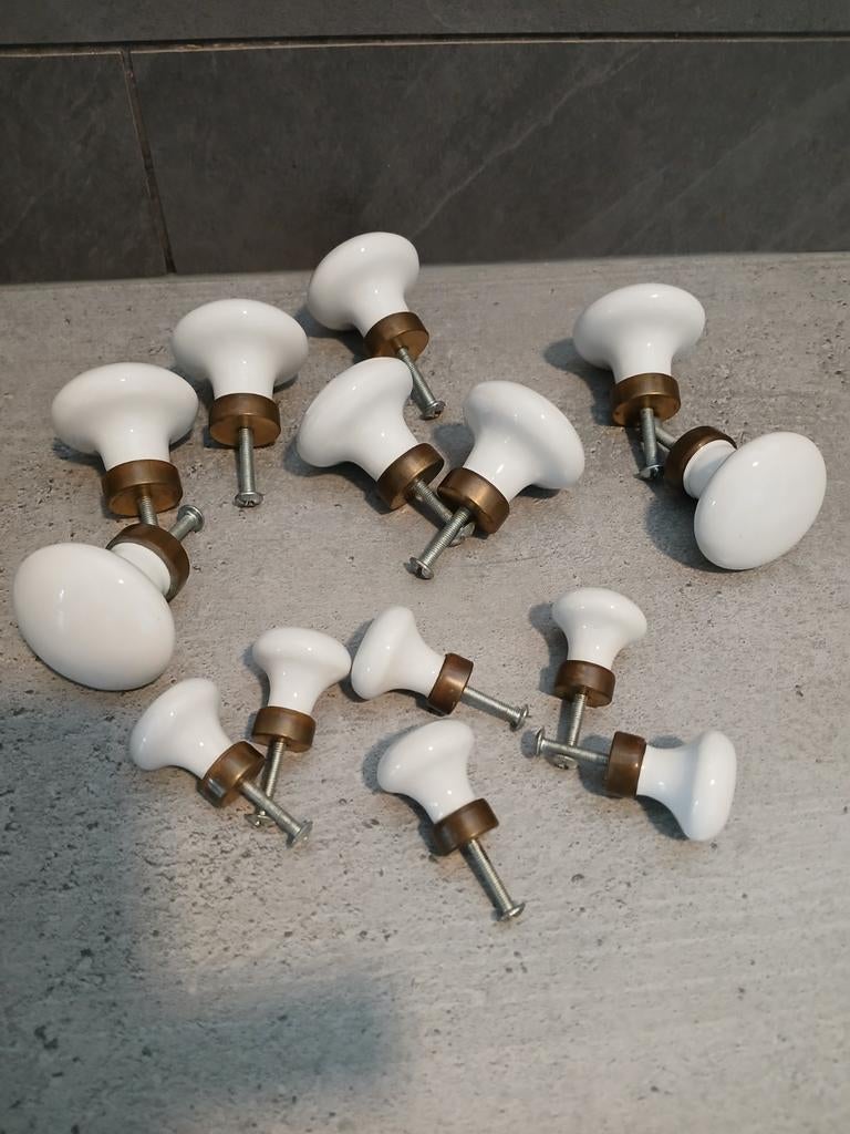 Porseleinen deur / kast knoppen met messing voet., Ophalen of Verzenden, Minder dan 30 watt, E27 (groot), Led-lamp