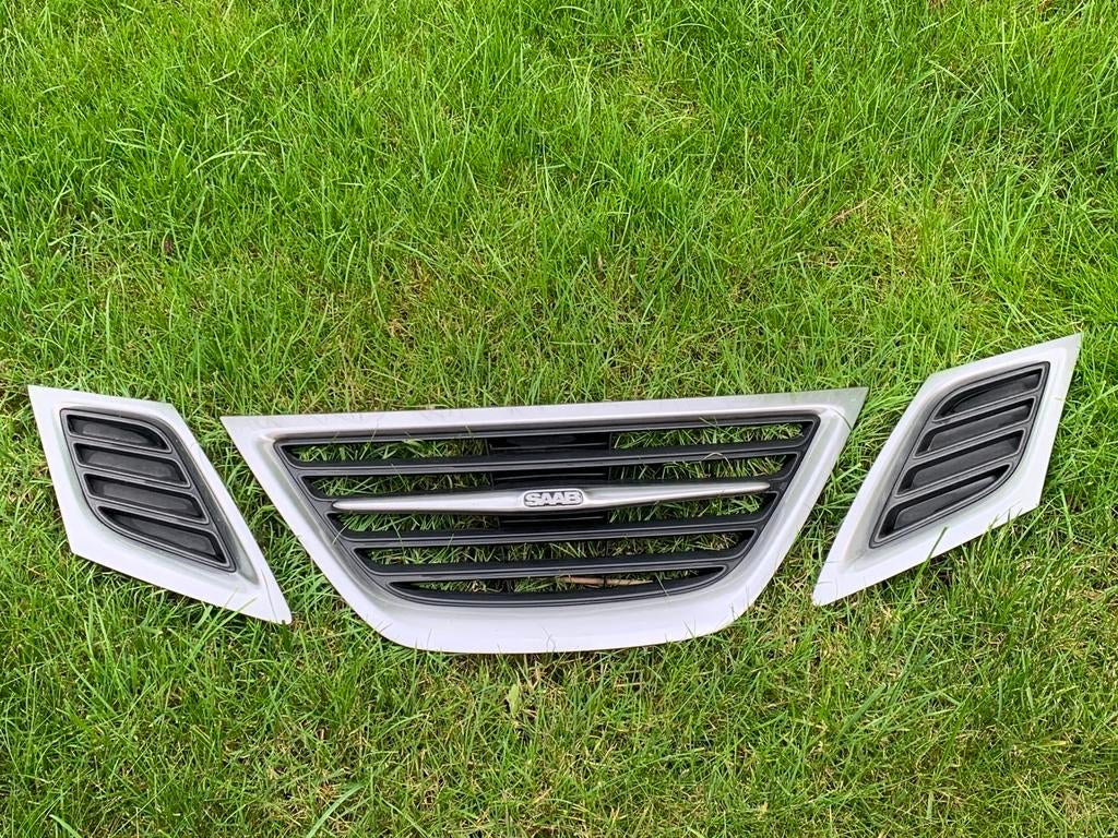 Saab 9-3 (YS3F) - 3 delige grille MY 2008, Auto-onderdelen, Klein materiaal, Saab, Gebruikt, Ophalen of Verzenden