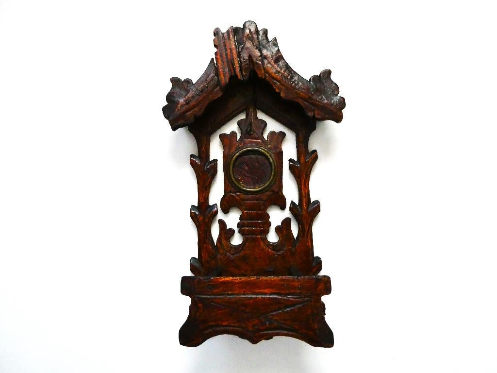 Een floraal houtgesneden zakhorloge houder, Antiek en Kunst, Ophalen of Verzenden