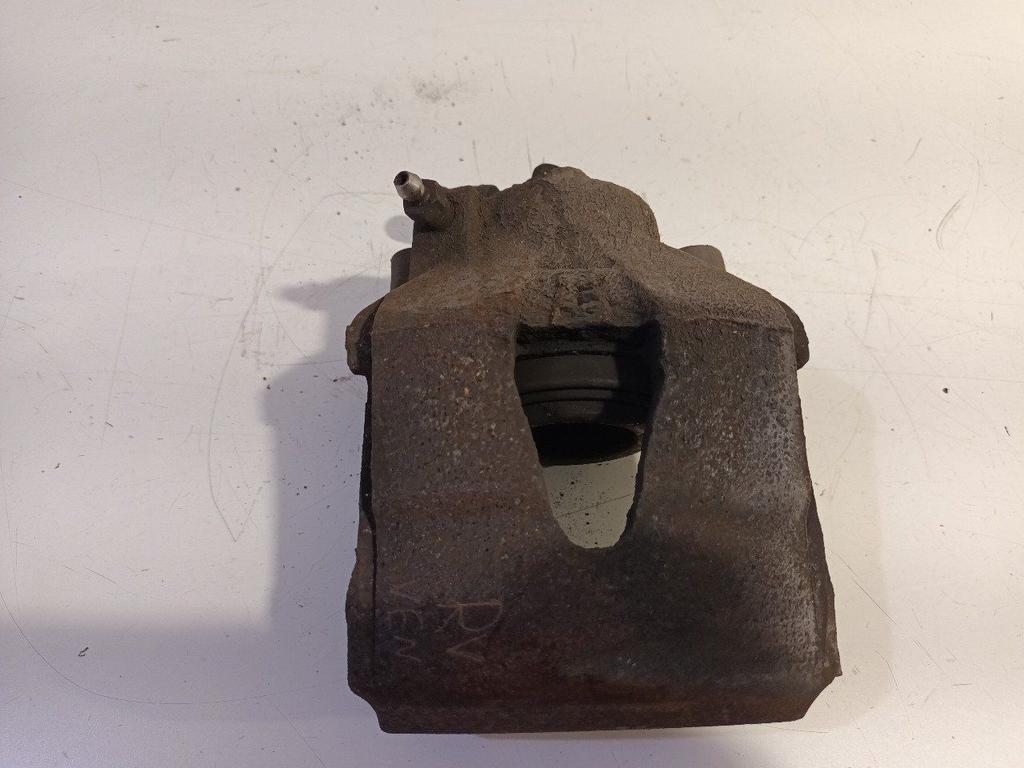 Remklauw rechts voor Volkswagen Golf, Onderdelen@venauto.nl, Van der Ven Autorecycling B.V., Gebruikt, Ettenseweg 76, 4706 PB Roosendaal, The Netherlands