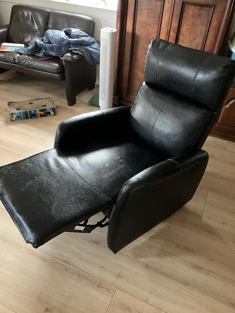 Zwarte relaxfauteuil / recliner – comfortabele relaxstoel, Huis en Inrichting, Fauteuils, Ophalen, Gebruikt, 50 tot 75 cm, Leer