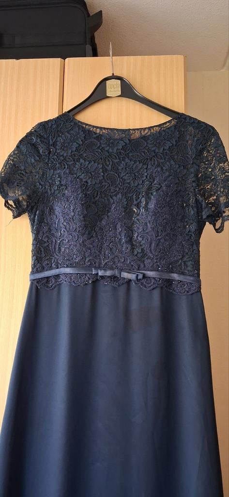 Gala jurk, donker blauw met kant, Kleding | Dames, Galajurk, Blauw, Ophalen of Verzenden, Zo goed als nieuw