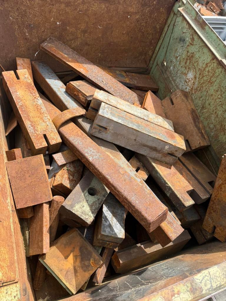 Contragewichten en Ponsdoppen te koop, Ophalen, IJzer