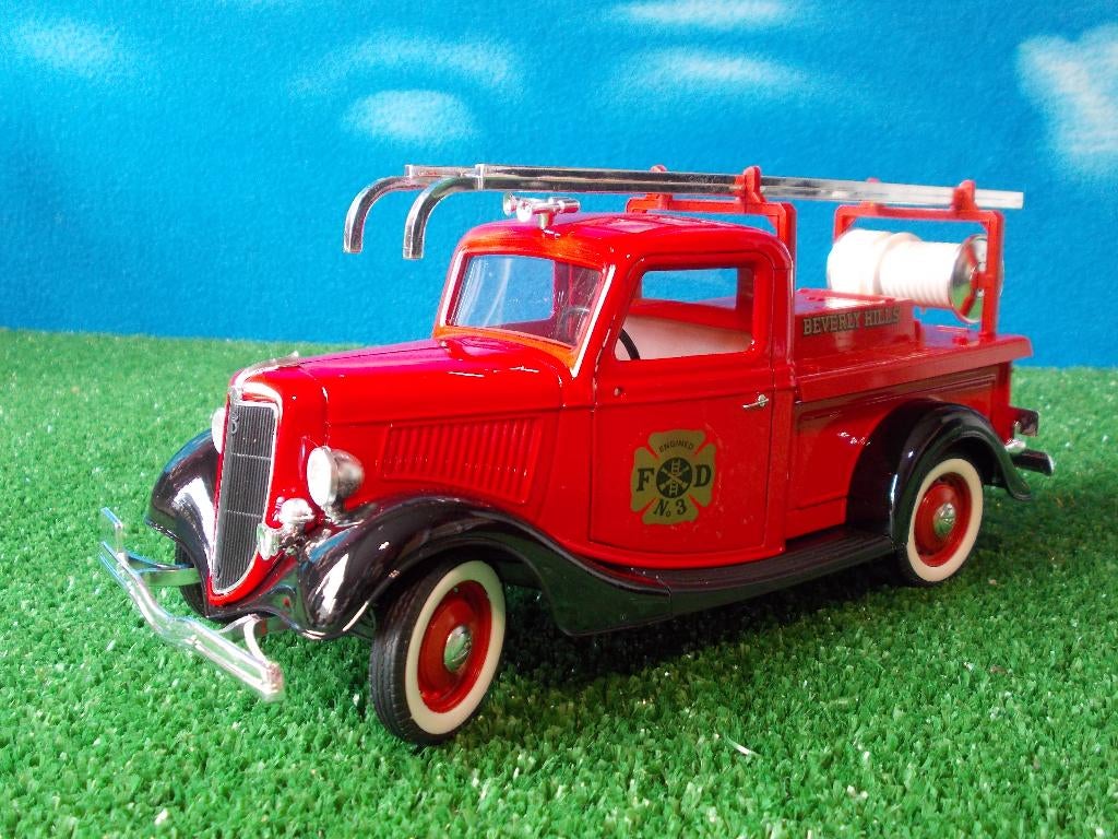 1/18 Ford V8 Pick-Up Beverly Hills Brandweer -Eduscho/Solido, Hobby en Vrije tijd, Modelauto's | 1:18, Ophalen of Verzenden, Nieuw