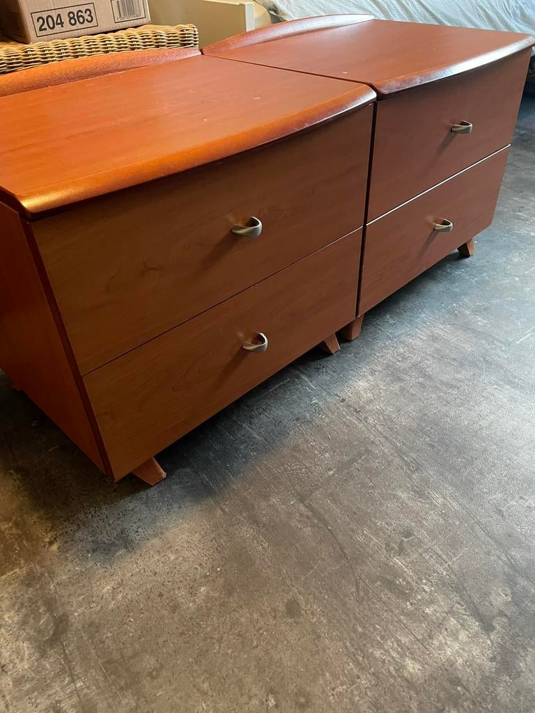 Nachtkastjes kersenkleur, Huis en Inrichting, Slaapkamer | Nachtkastjes, Ophalen, Gebruikt, Minder dan 45 cm, Minder dan 55 cm