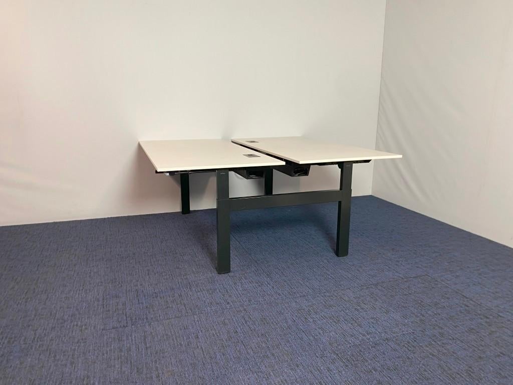2 x Bench bureau Ahrend Balance, wit/zwart, 160 x 170 cm., Ophalen, In hoogte verstelbaar, Gebruikt