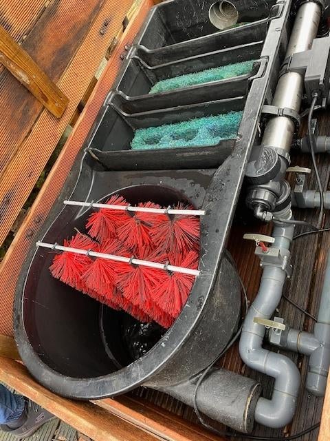 Complete vijverfilterinstallatie (incl. houten ombouw), Ophalen, Zo goed als nieuw, Vijverpomp