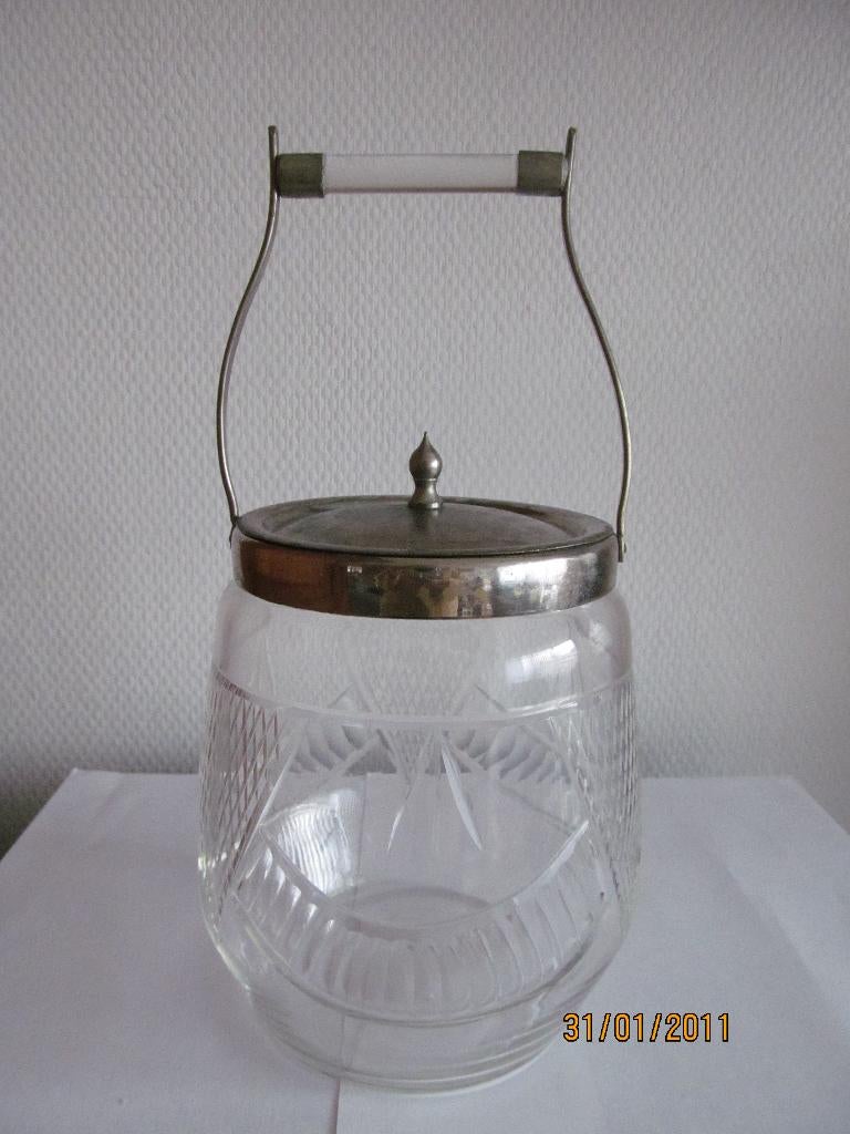 Antieke koekjespot of ijsemmer, Ophalen