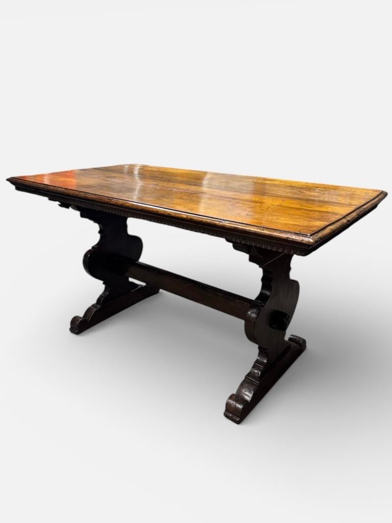 Zeldzame 16e eeuwse Italiaanse notenhouten tafel, Ophalen