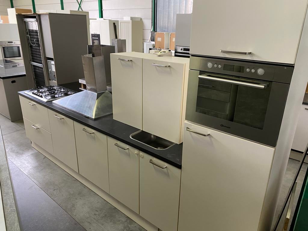 Complete Rechte Keuken Incl. apparatuur + GEDEMONTEERD