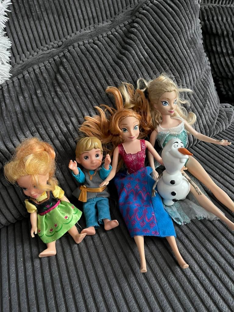 Elsa en Anna Alles voor € 10, Ophalen of Verzenden, Gebruikt, Babypop