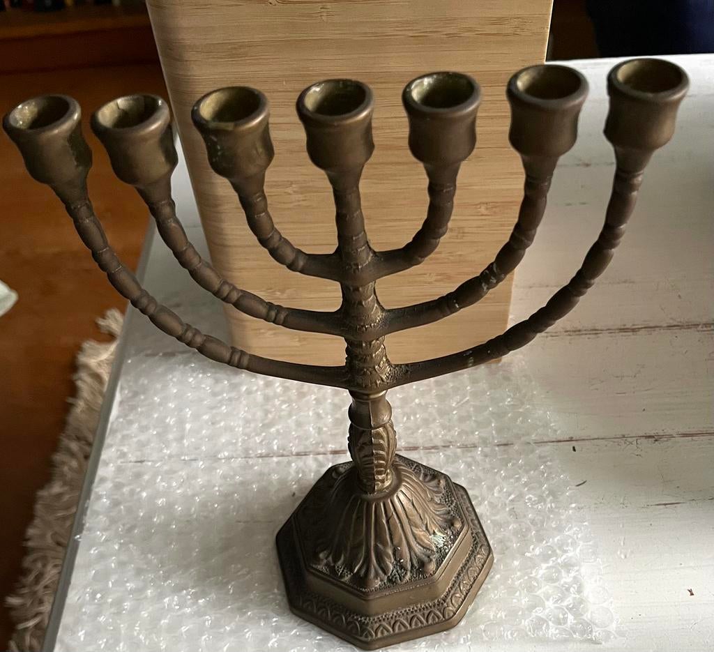 Antieke koperen menora, Ophalen, Koper