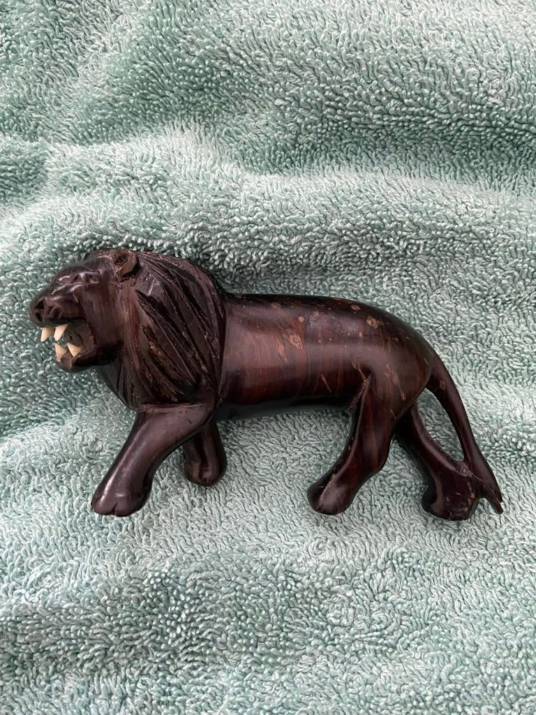 Verzameling leeuwen- Afrikaanse kunst, Ophalen of Verzenden, 20 - 50 cm, Beeld, Hout