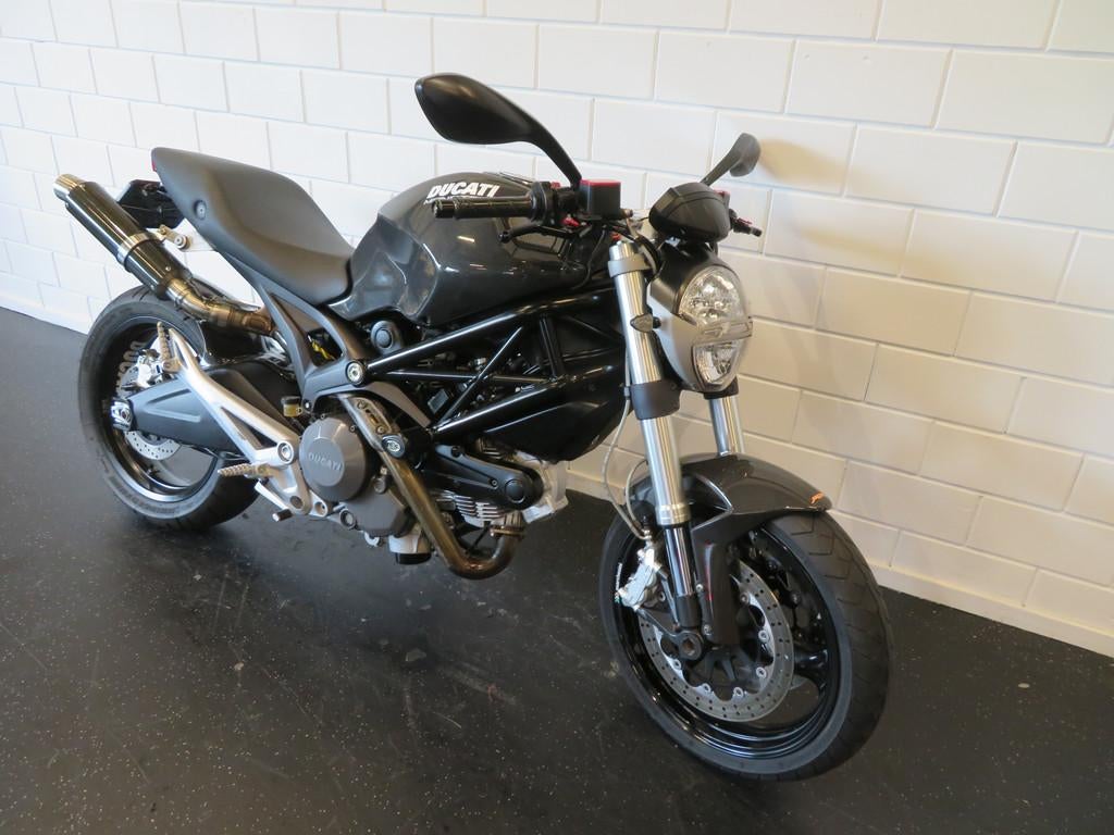 Ducati MONSTER 696 CARBON VERSIE PERFECT! (bj 2009) - foto 2