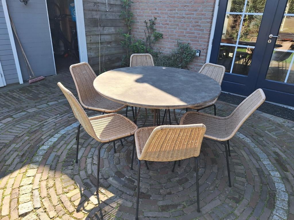 8 tuinstoelen met metalen poten en synthetisch zitgedeelte, Ophalen