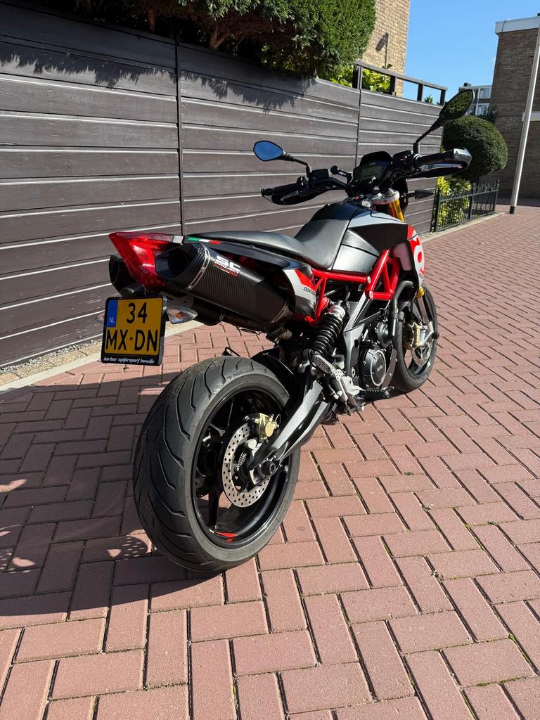 Aprilia Dorsoduro 900 (2018) - SC Project uitlaat - Topstaat, 2 cilinders, Motorrijbewijs A, Particulier, Meer dan 35 kW