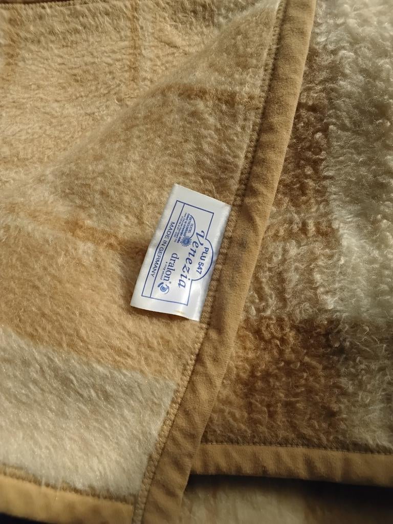 Deken dralon 200 bij 145 cm, Huis en Inrichting, Woonaccessoires | Plaids en Woondekens, Ophalen of Verzenden, Zo goed als nieuw