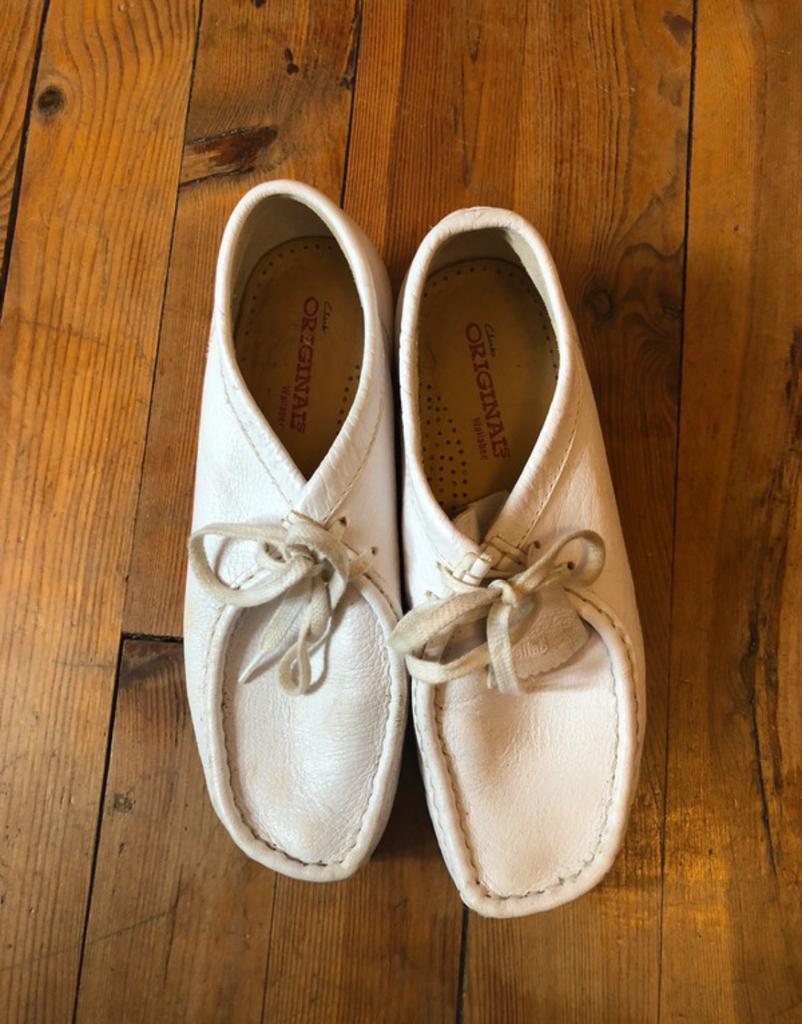 Clarks Original Wallabies 40, Verzenden, Zo goed als nieuw, Wit, Lage of Enkellaarzen