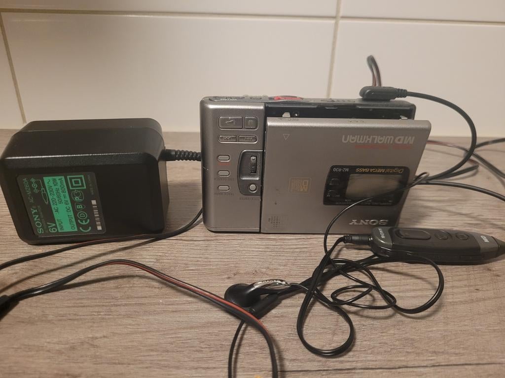 Sony MZ-R30 Minidisc Speler Recorder Retro met Accessoires, Audio, Tv en Foto, Walkmans, Discmans en Minidiscspelers, Ophalen of Verzenden