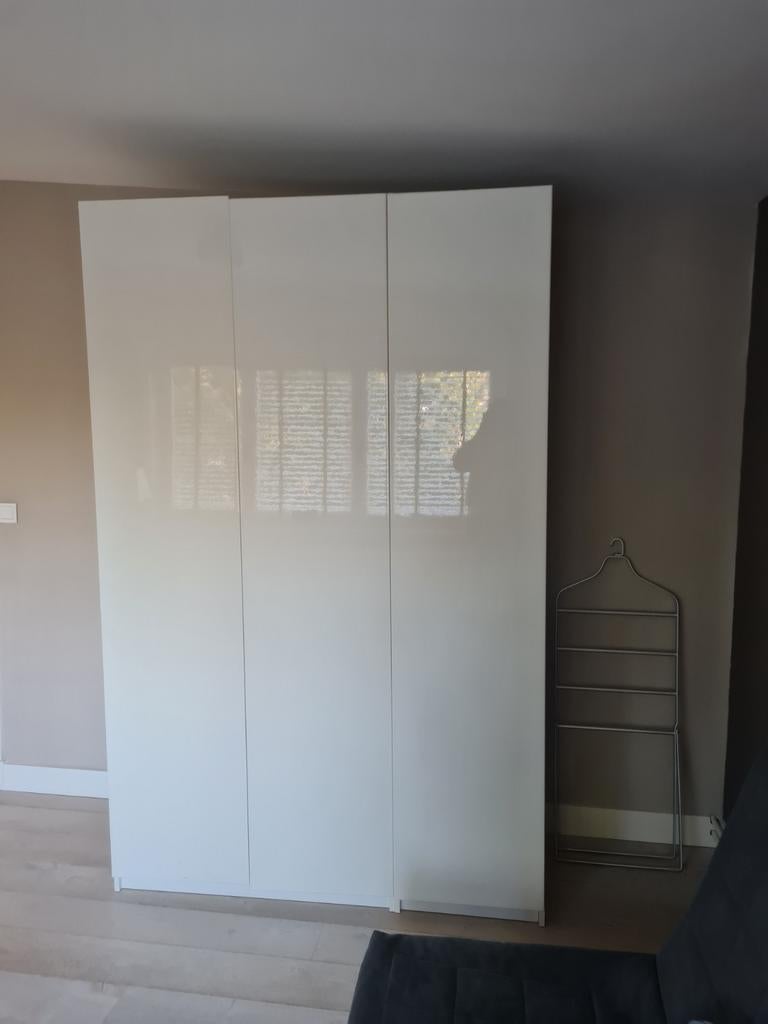 Hoge hooglanswitte kledingkast, Ophalen, Gebruikt, 50 tot 75 cm, 200 cm of meer