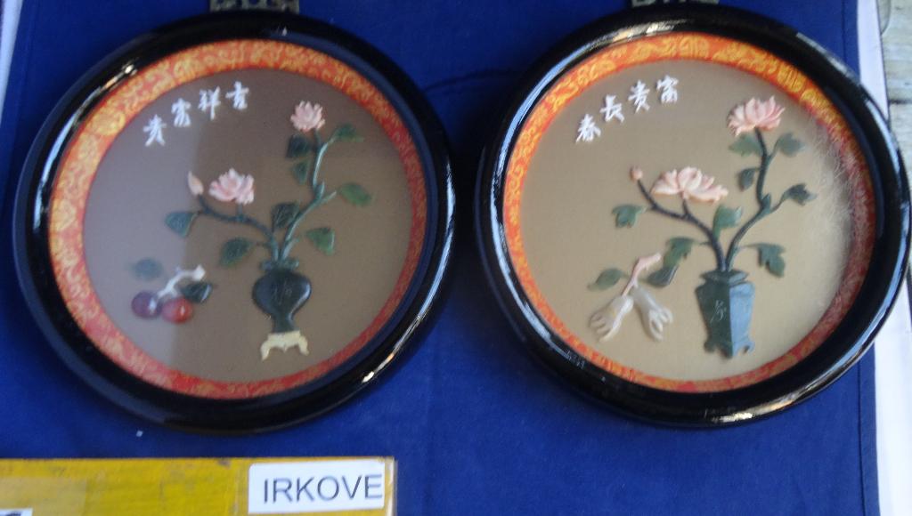 CHINESE MEDAILLONS * Met Edelsteen Z *, Verzenden