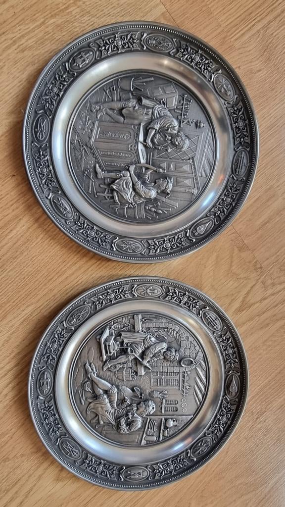 Tinnen sierborden 'Traditionelles Handwerk' (2 stuks), Ophalen of Verzenden