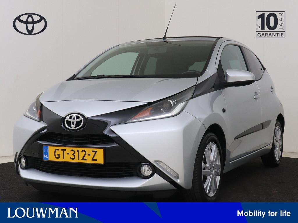 Toyota Aygo 1.0 VVT-i x-wave | Achteruitrijcamera | Vouwdak, Auto's, Voorwielaandrijving, Stof, Gebruikt, Zwart
