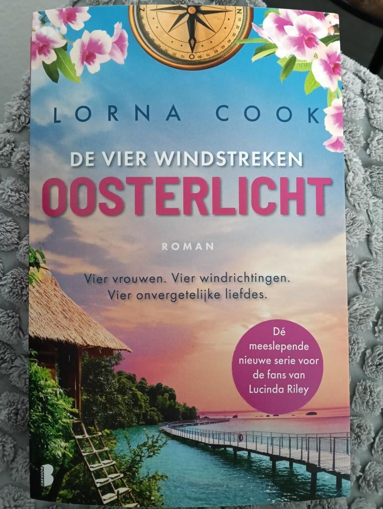 Oosterlicht - De Vier Windstreken - Lorna Cook, Boeken, Ophalen of Verzenden, Zo goed als nieuw, Lorna Cook